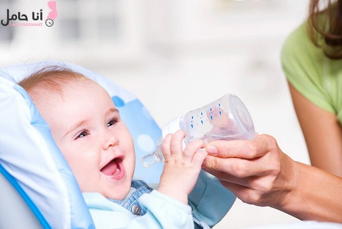 شرب الماء للطفل الرضيع