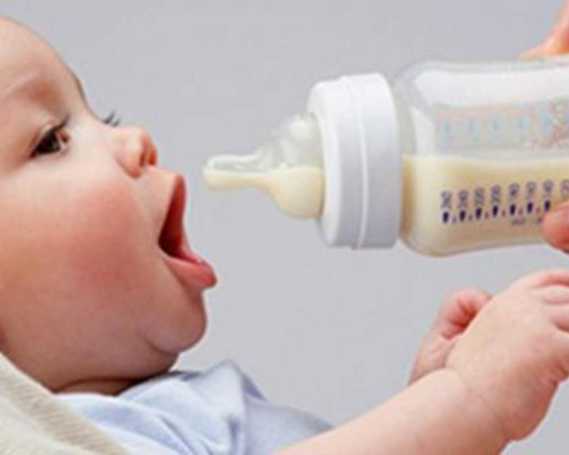 تأثير عدد رضعات المولود على نموه وتطوره