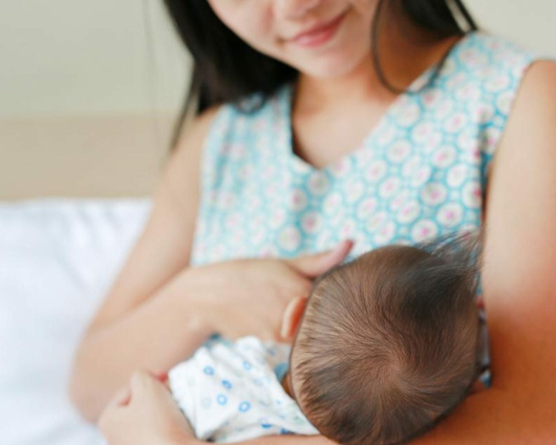 تأثير عدد رضعات المولود على نموه وتطوره